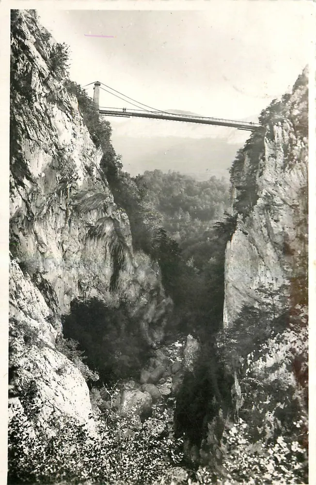 Los Bauges Pitorescos — El Puente del Abismo (alt. 94 m.) — Foto Petit, n°116 - Anverso