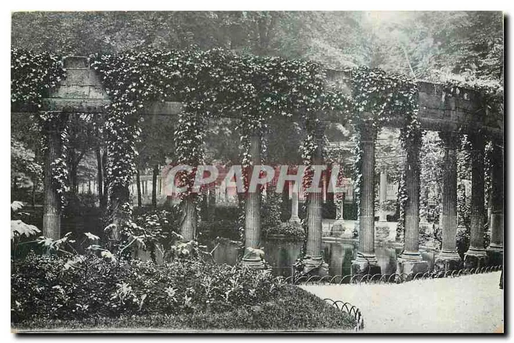 Pergola coberta de videira — Jardim da Fontaine — Paris - Frente
