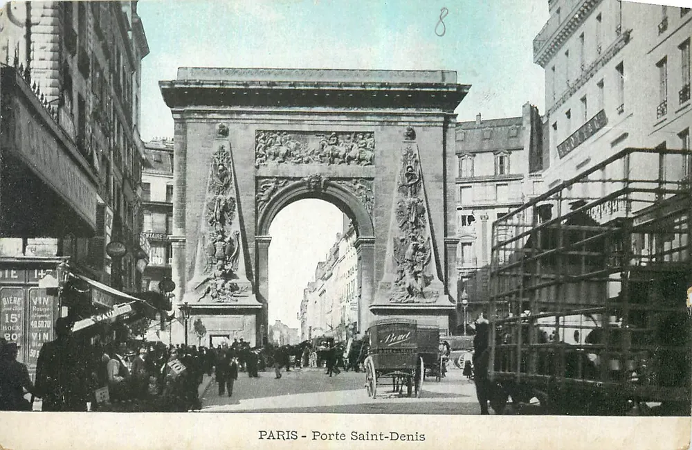 PARIS - Porta Saint-Denis — vista da arco com detalhes arquitetônicos e rua animada — editor não identificado, n° de série 8 - Frente