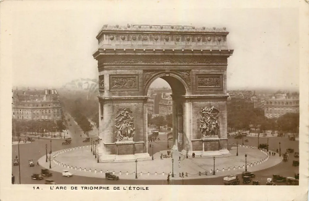 O Arco do Triunfo da Estrela — Paris — editor: Realizações dos Monumentos Históricos — n° de série 1A - Frente