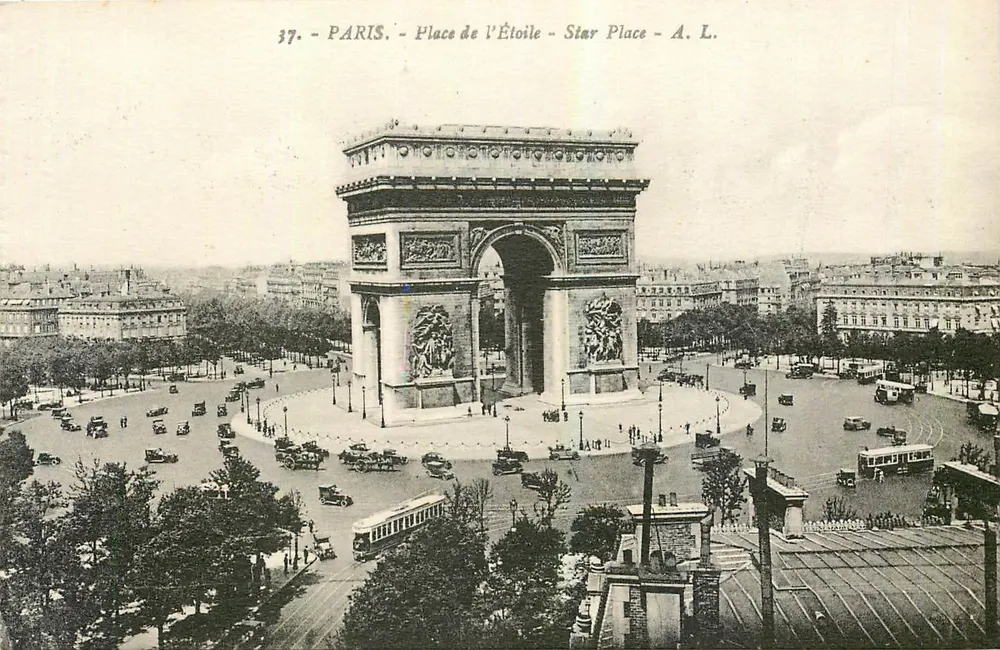 Paris - Praça da Estrela - Arco do Triunfo - A. L. - Frente