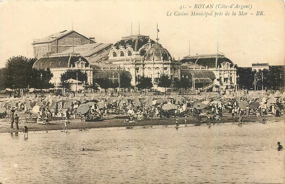 Royan (Côte-d'Argent) — Das Municipale Casino aus der Ferne — BR. — n°41 - Vorderseite