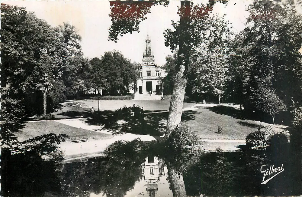 Cognac — Das Rathaus und der Öffentliche Garten — Éditions A. Gilber - Vorderseite