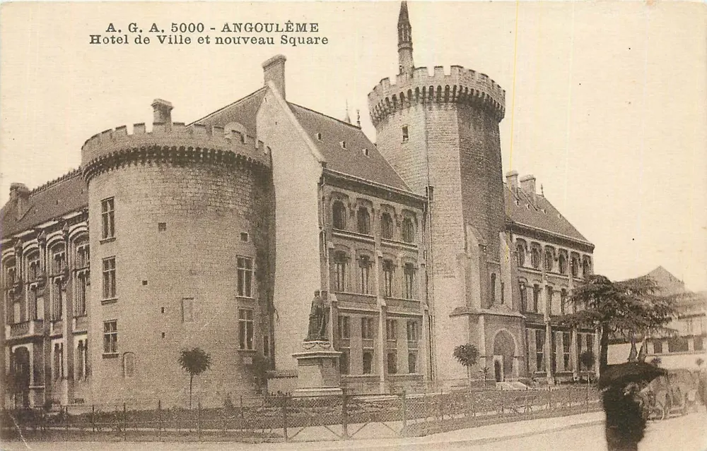 Angoulême — Rathaus und neuer Platz — A.G.A. 5000 - Vorderseite