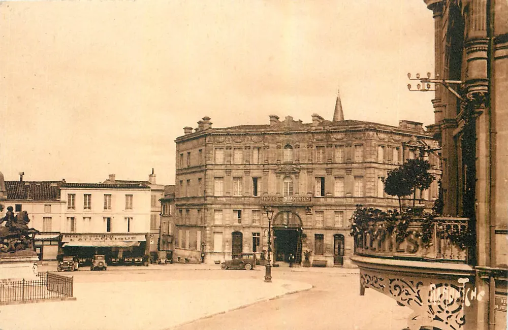 Place François-Ier — Cognac — Éditions d'Art Raymond Pergevin - Awers