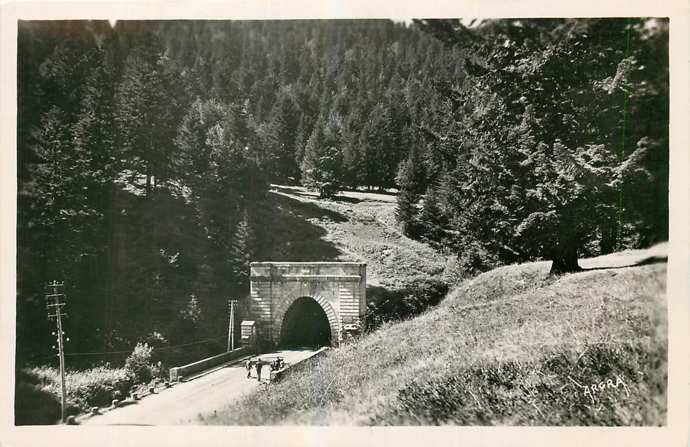 Entrée Nord du Tunnel de Lioran — Cantal — éditeur Les Arts Graphiques de la Corrode, Toulouse - Recto