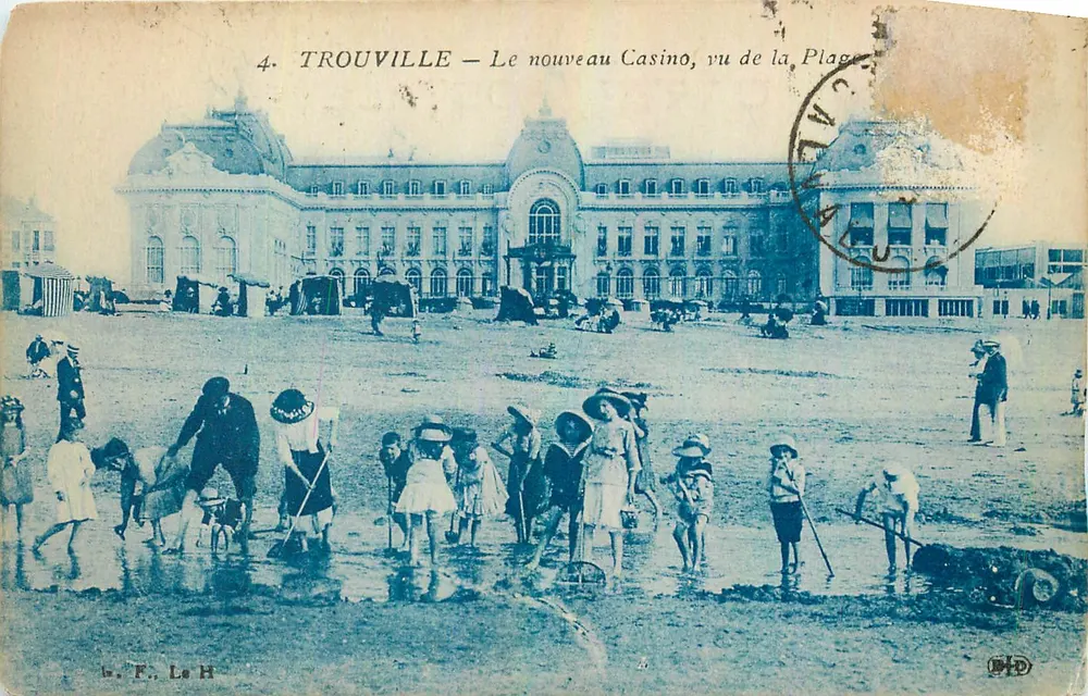 TROUVILLE — Das neue Casino, gesehen von der Strandpromenade — L. F. Le H - Vorderseite