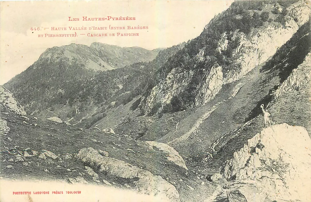 As Altas Pirineus — Alta Valeira de Izabit (entre Barèges e Pierrefitte) — Cachoeira de Paspiche — Fototipia Labouche Frères Toulouse - Frente