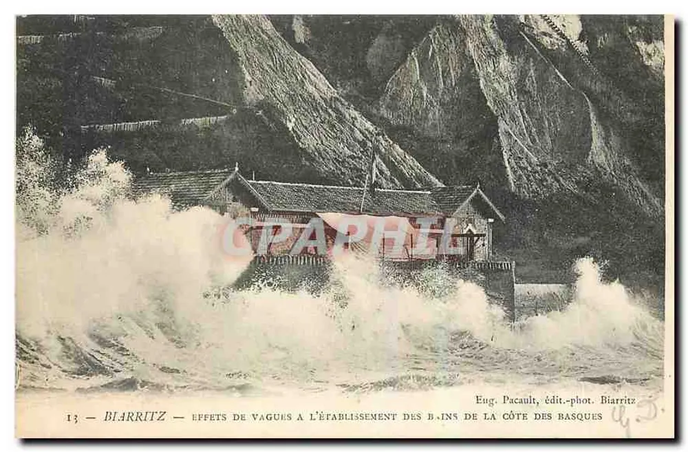 Biarritz — Effets de vagues à l'établissement des bains de la côte des Basques — Eng. Pacault, édit.-phot. Biarritz - Recto