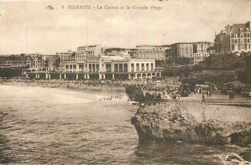 Biarritz - Le Casino et la Grande Plage — éditeur inconnu, n° 8 - Recto