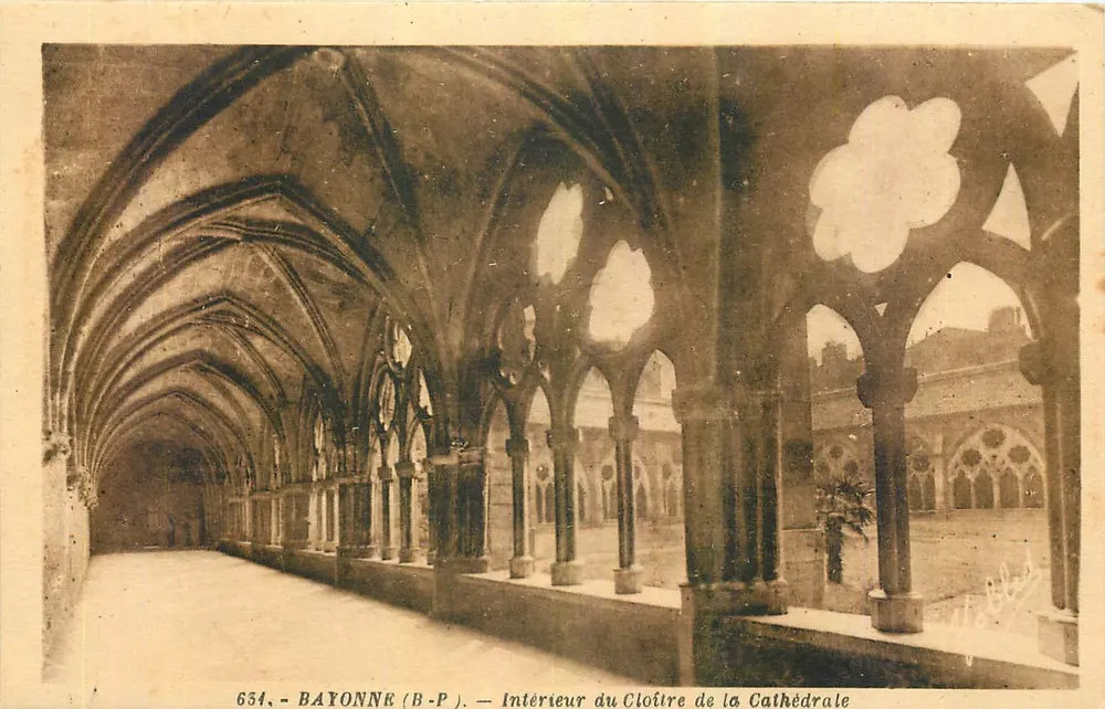 Bayonne (B-P) — Interior do Claustro da Catedral — Fototipia Marcel Delboy - Frente
