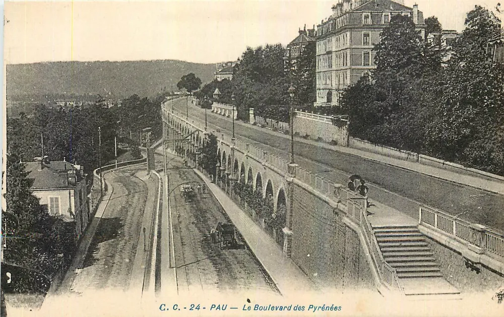 PAU — O Boulevard dos Pirineus — editor Carnache, Pau, n°24 - Frente
