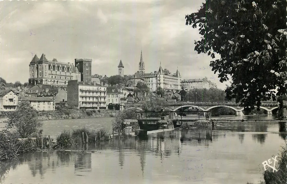Pau — O Gave e o Castelo — Ed. Les Peul, n°302 - Frente