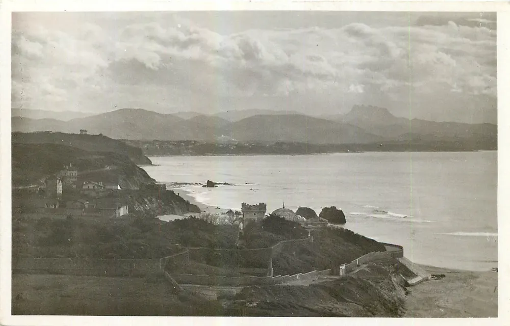 Biarriz — A costa basca e os Pirineus — Les Éditions d'Art Basque - Frente
