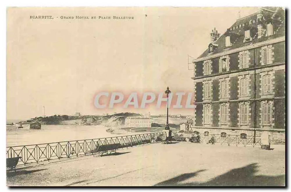 Biarritz - Grand Hotel et Place Bellevue — éditeur : Imprimerie de Biarritz, n° de série non visible - Recto