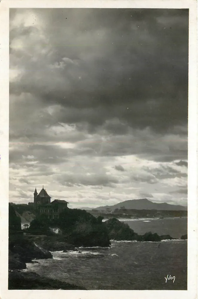 Biarritz — O Castelo Basco — Yvon - Frente