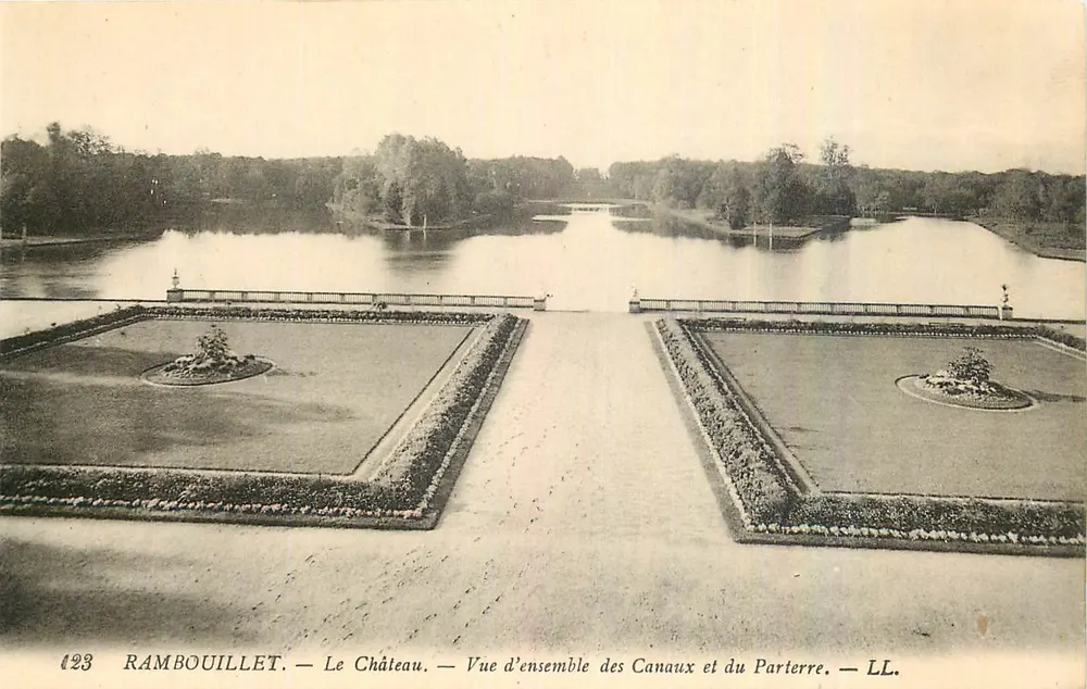 Rambouillet — Das Schloss — Übersicht der Kanäle und des Parterres — LL. — n°123 - Vorderseite
