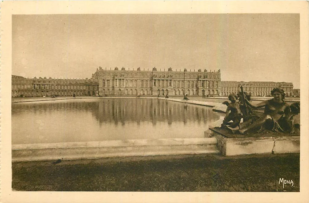 Schloss Versailles — Ansicht der Fassade zum Park und den Wasserbeeten — Éditions Mona, Nr. 301 - Vorderseite