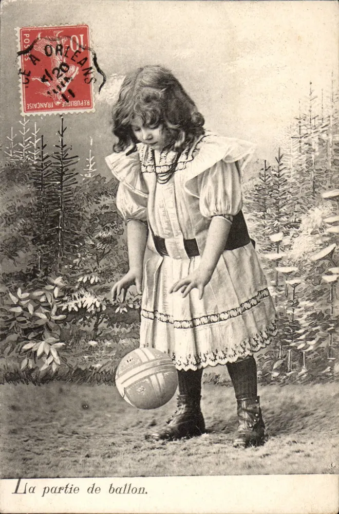 Fille jouant au ballon — La partie de ballon. — Éditeur non visible, n° de série non lisible - Recto