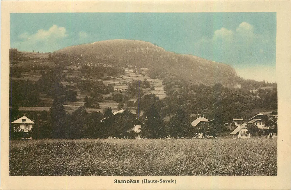 Samoëns (Haute-Savoie) — view of the village and the mountain — publisher Henri Baurou & Cie, series number not visible - Front