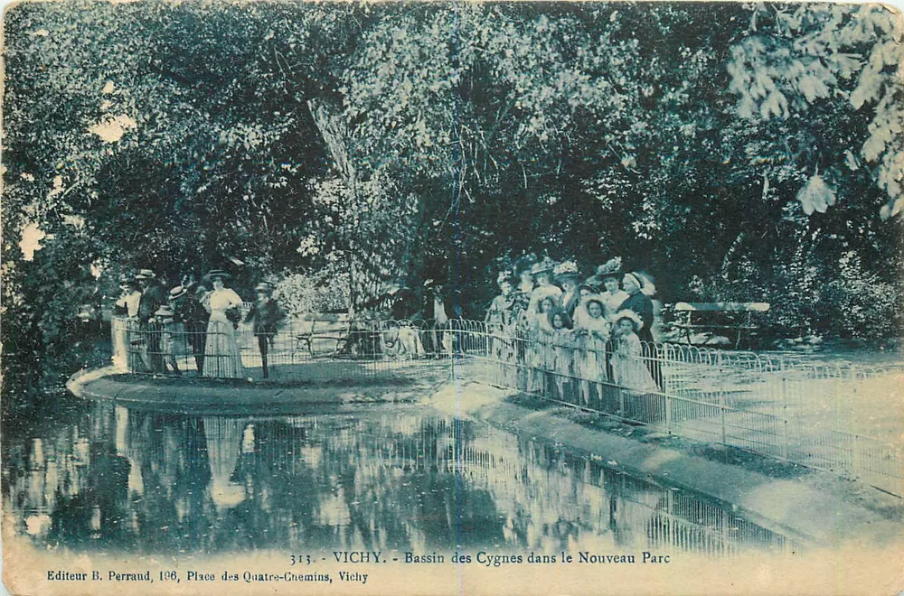 Vichy - Bassin des Cygnes dans le Nouveau Parc — Éditeur B. Perraud, 108, Place des Quatres-Chemins, Vichy - Vorderseite
