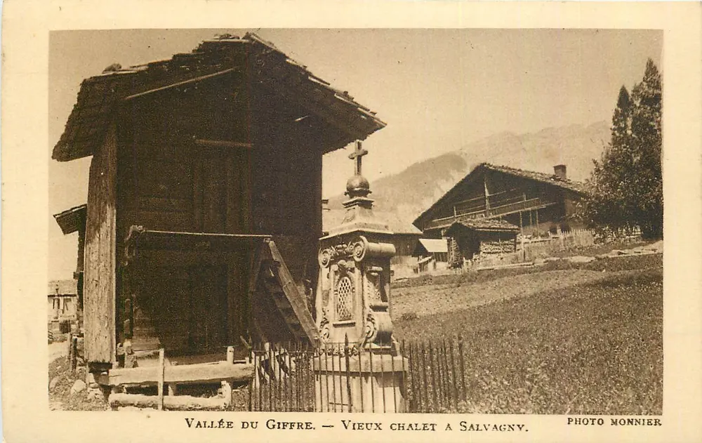 Tal des Giffre — Altes Chalet in Salvagny — Foto Monnier - Vorderseite