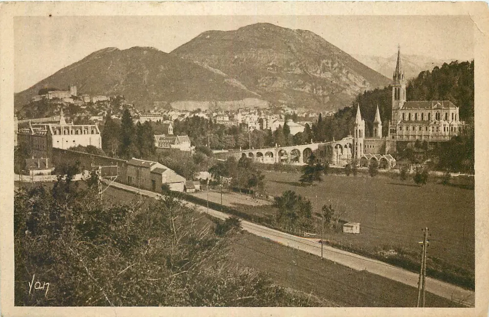 Lourdes — A basílica e o Pic du Jer — Edição E. Ouballah, Lourdes - Frente