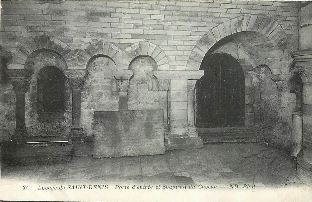 Abtei SAINT-DENIS — Eingangstür und Luftschacht der Krypta — ND. Phot. — n°37 - Vorderseite