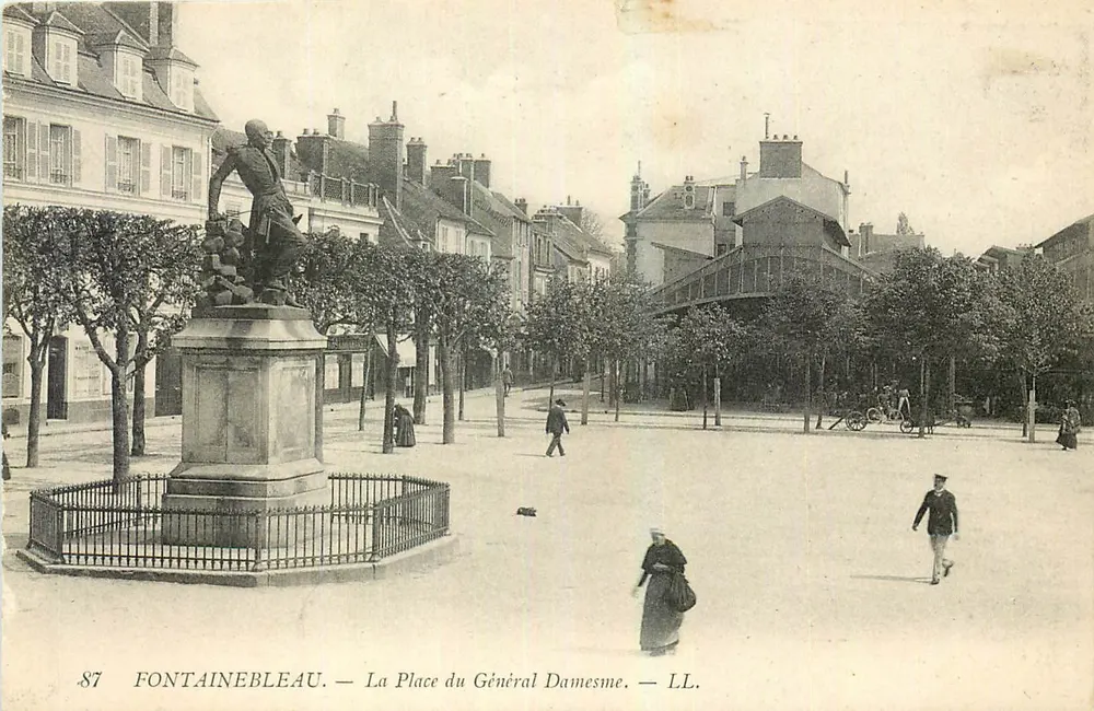 Fontainebleau — La Place du Général Damesme — LL. — n°87 - Anverso