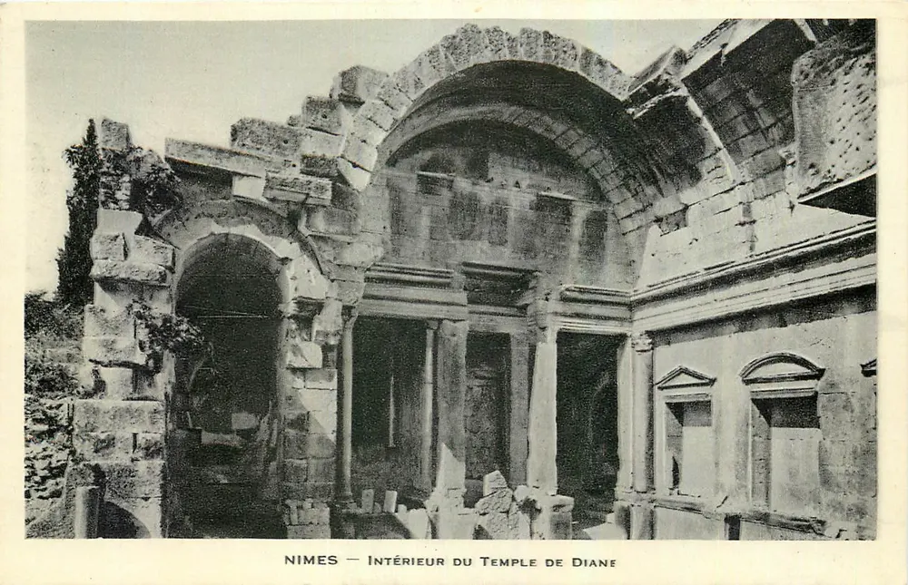 निम्स — डायने के मंदिर के अंदर - आगे