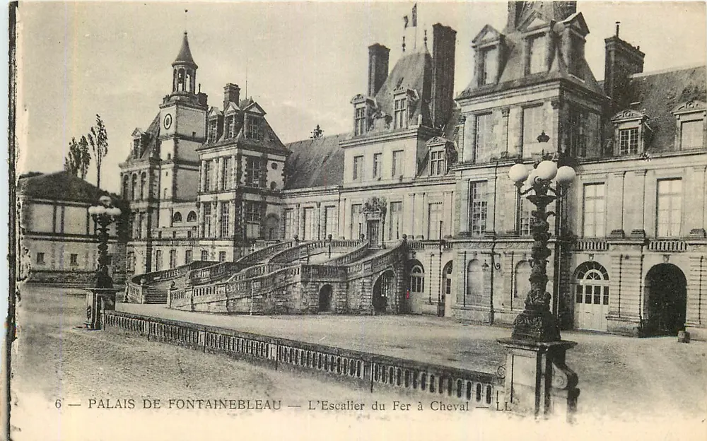 Schloss Fontainebleau — Die Eisenpferdestiege — LL - Vorderseite