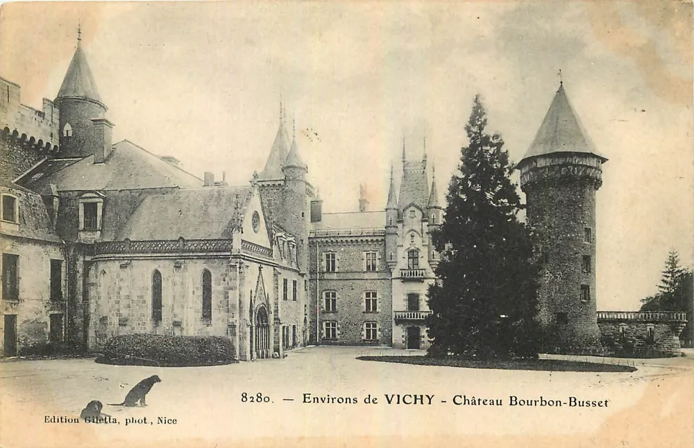 Okręgi VICHY — Zamek Bourbon-Busset — Wydawnictwo Gilella, fot. Nice - Awers