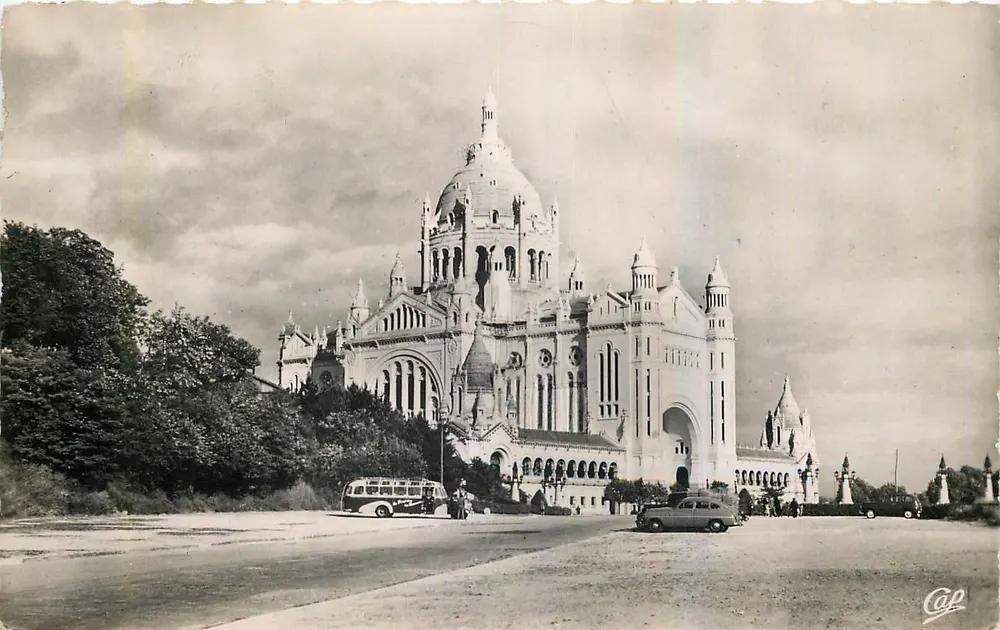 Lisieux — Uitzicht richting de Basiliek — Uitgever Cap - Voorkant