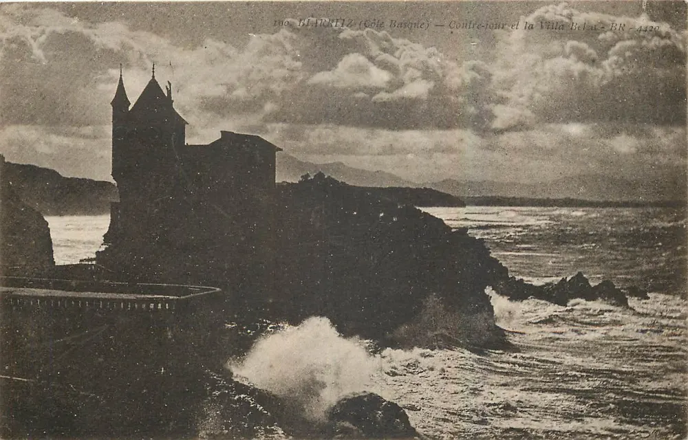 Biarritz (Côte Basque) — Contra luz y la Villa Belan — BR-4429 - Anverso