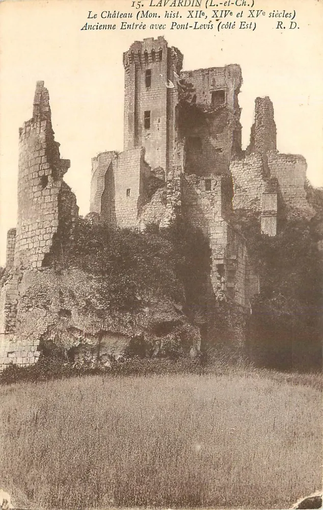 The Castle of Lavardin — Ancient entrance with drawbridge (east side) — R.D. — Publisher Dorange, Tours - Front