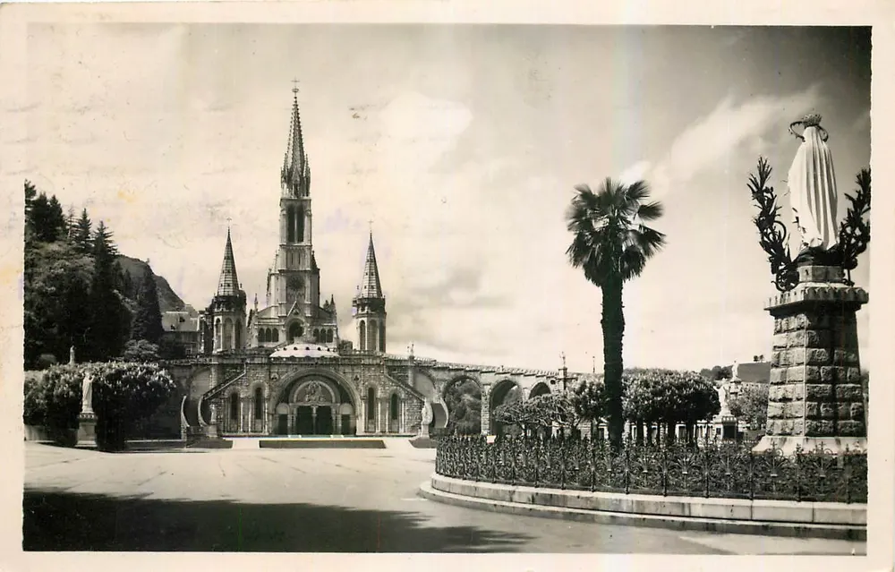 Lourdes — Ansicht der gekrönten Jungfrau und der Basilika — Edition P. DOUCET, n°112 - Vorderseite