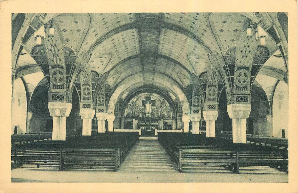 La Cripta della Basilica di Lisieux — Vista generale — Edizioni C. B. S. T. - Lisieux - Recto