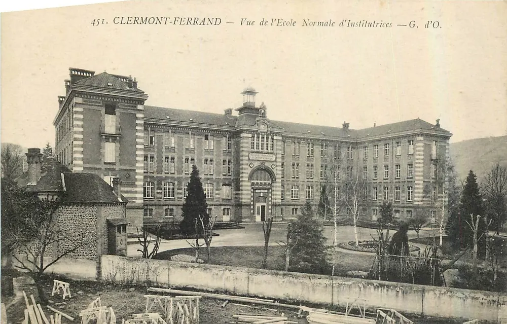 Clermont-Ferrand — Vista da Escola Normal de Professoras — G. d'O. - Frente