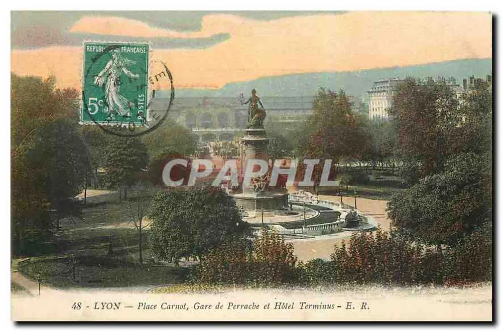 LYON — Place Carnot, Gare de Perrache et Hôtel Terminus — E. R. - Recto