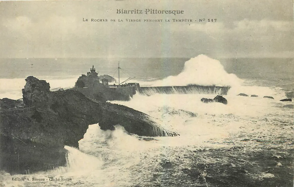 Biarritz Pittoresk — Ansicht des Rochers der Jungfrau während eines Sturms — Edition A. Simons - Chiché Buffon, n° 117 - Vorderseite