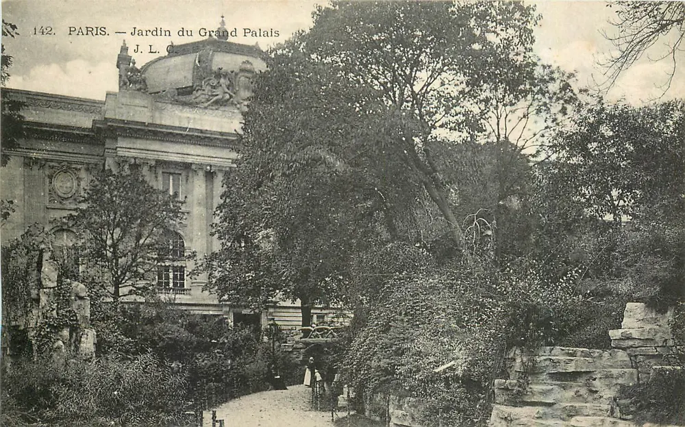 Paris — Jardim do Grand Palais — J.L.C. - Frente