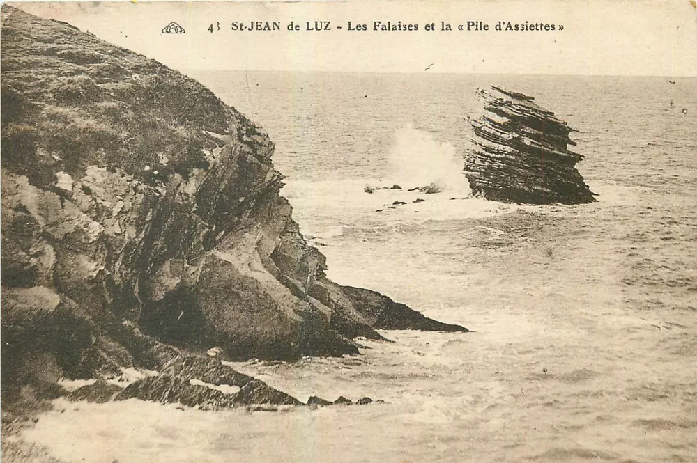 St-Jean de Luz — Die Klippen und die « Pile d'Assiettes » — Chalanciène des Arts Photom. Jean Ques - Vorderseite
