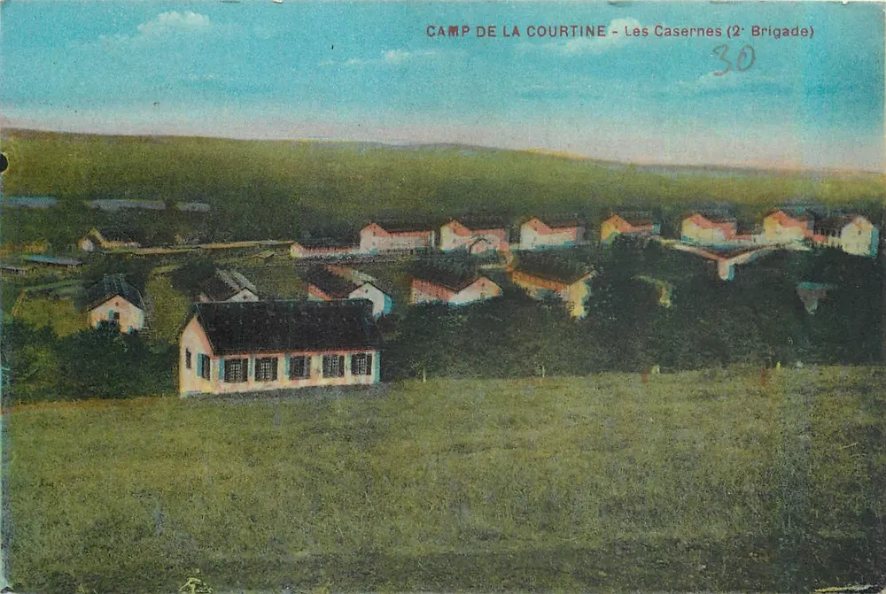 Camp de la Courtine — Die Kasernen (2. Brigade) - Vorderseite