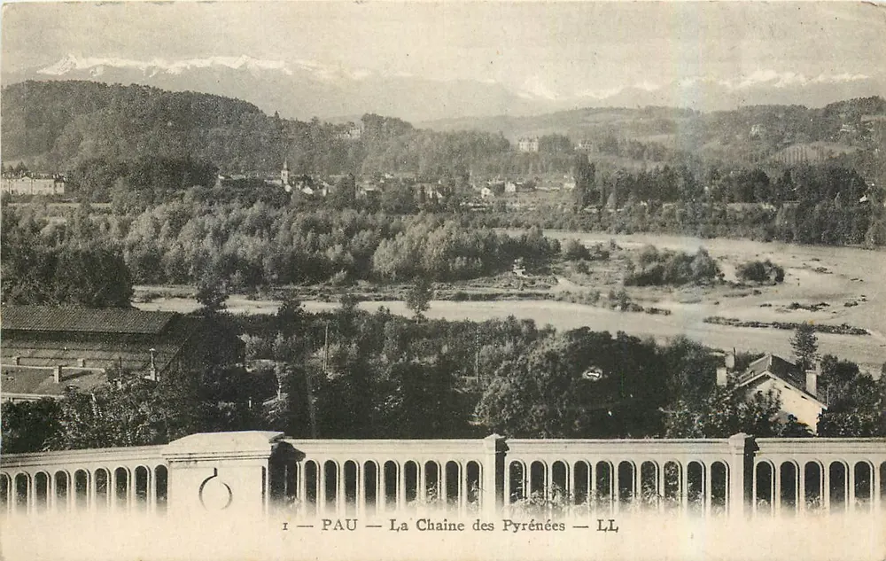 Pau — A Cadeia dos Pirineus — LL - Frente