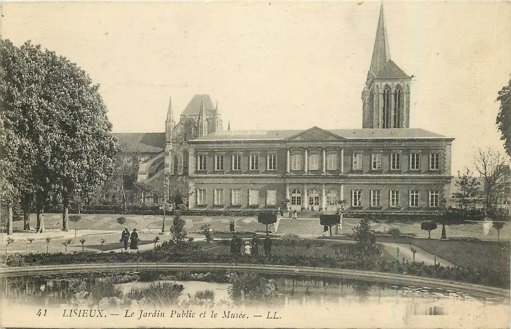 Lisieux — Le Jardin Public et le Musée — LL. - Recto
