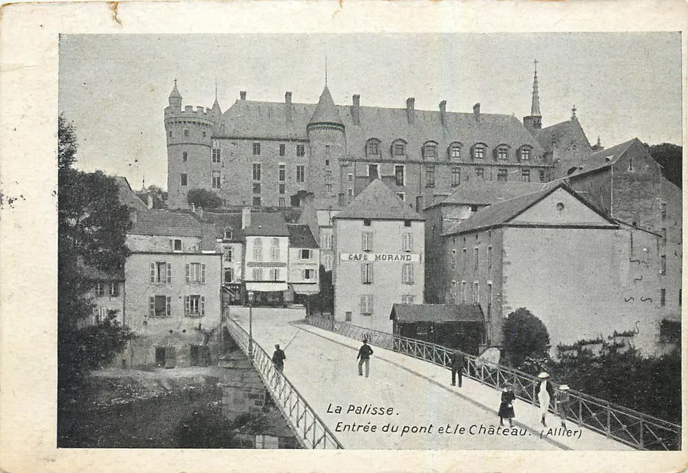 La Palisse — Eingang zur Brücke und das Schloss — (Allier) - Vorderseite