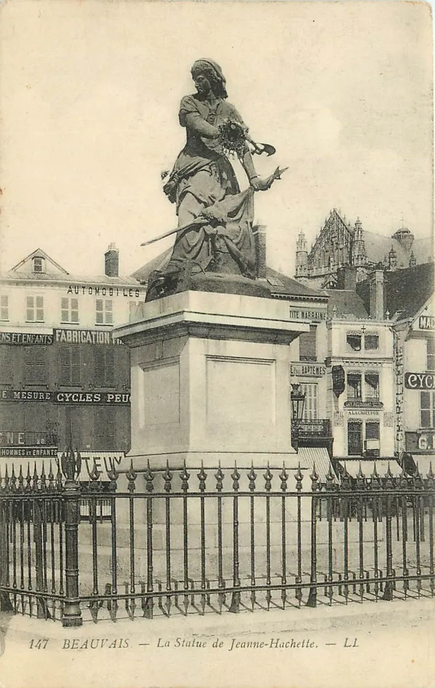 Beauvais — A Estátua de Jeanne-Hachette — LL - Frente