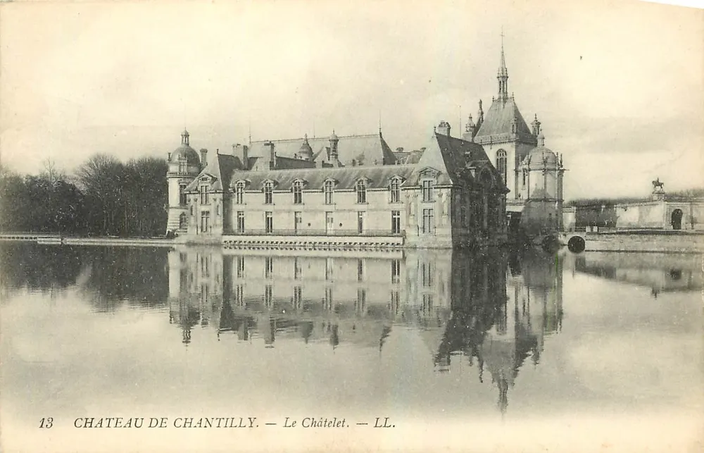 Castelo de Chantilly — Le Châtelet — LL. - Frente