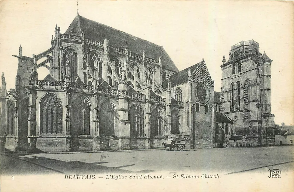 Beauvais — A Igreja de São Etienne — ND Phot. - Frente