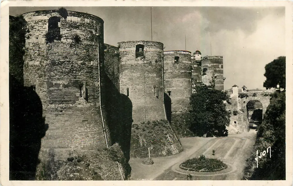 Angers — Le château — Les Éditions d'Art - Recto